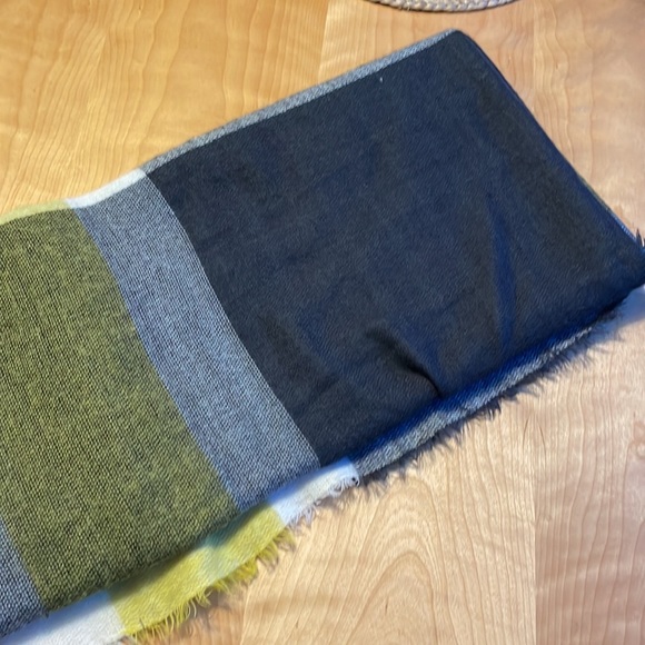 Zara Blanket Scarf - Picture 2 of 3